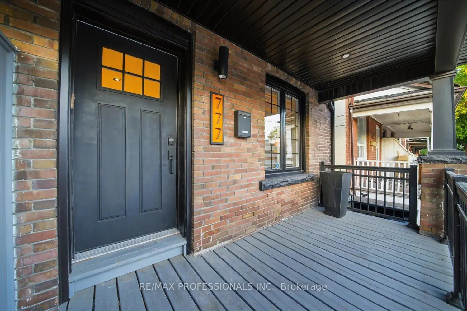 777 Dufferin Street photo 2