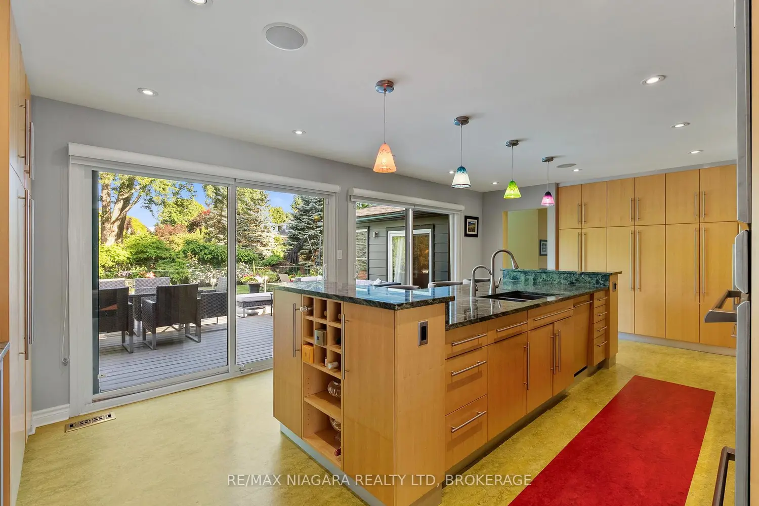 360 Dorchester Street photo 5