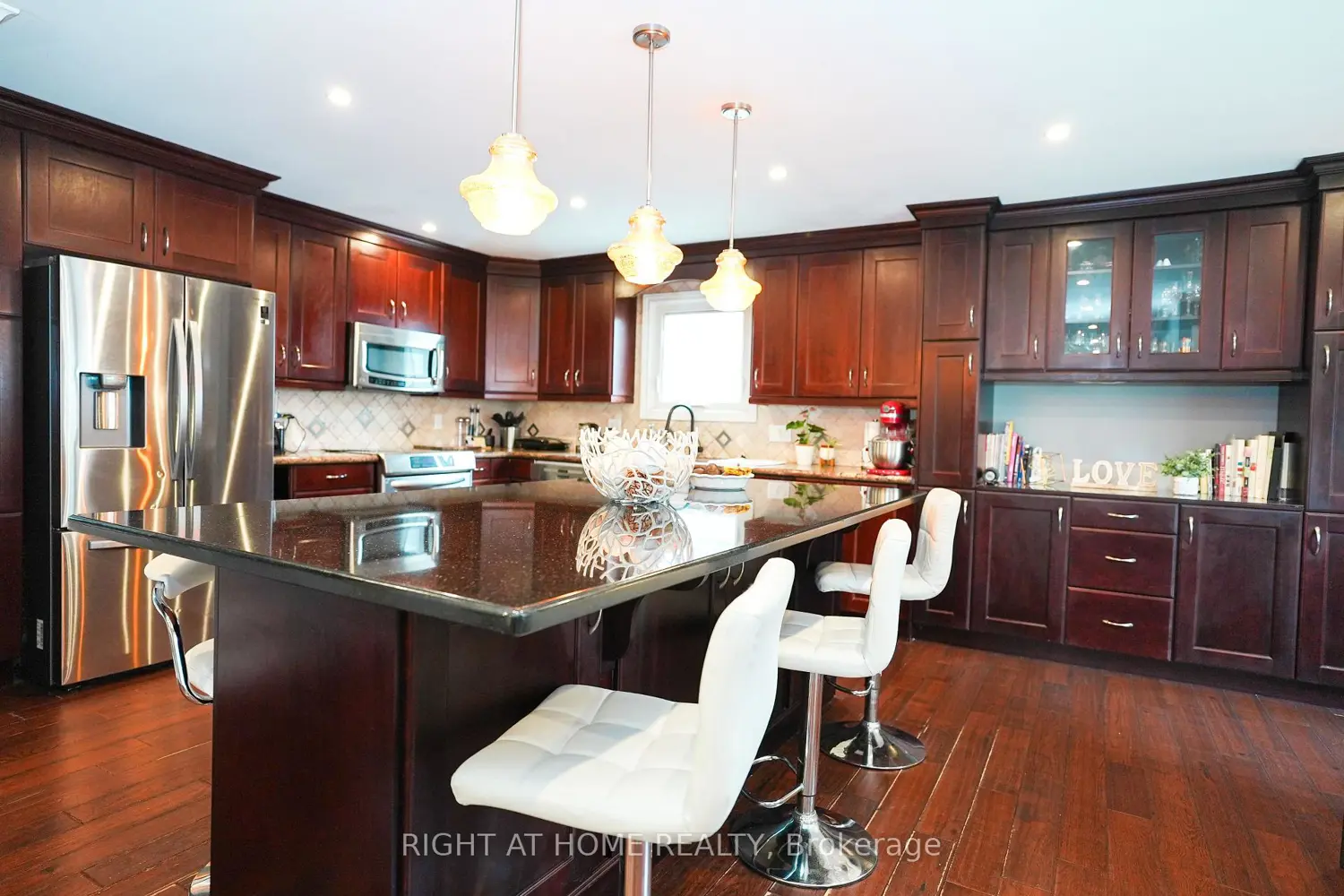 1266 Lakeview Drive photo 4