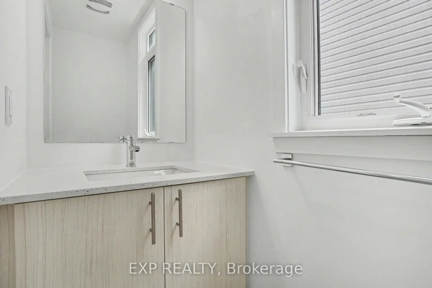 27 Moosonee Crescent photo 5
