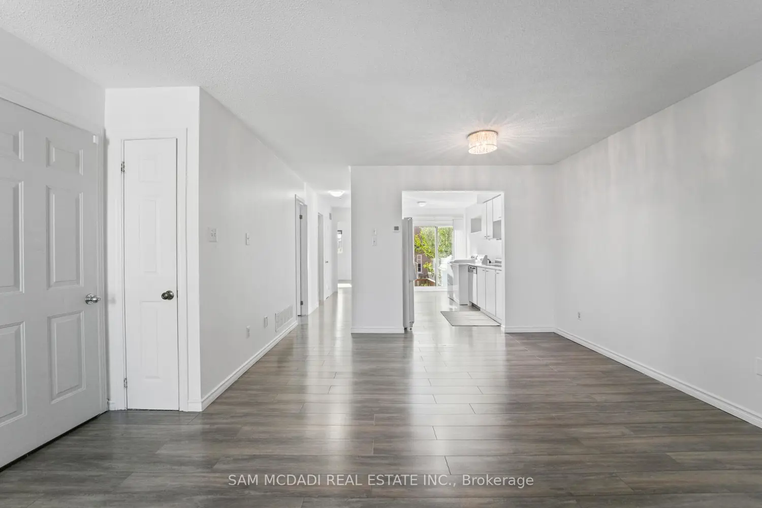 87 Rundle Crescent photo 2