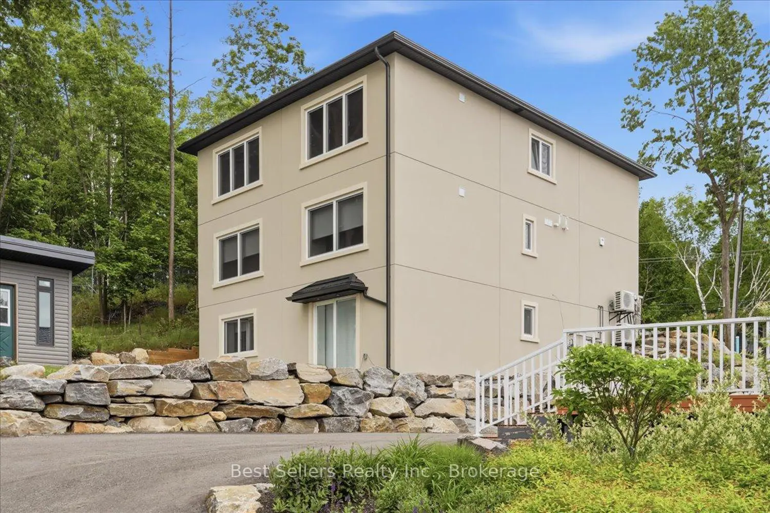 54 Florence Street photo 3