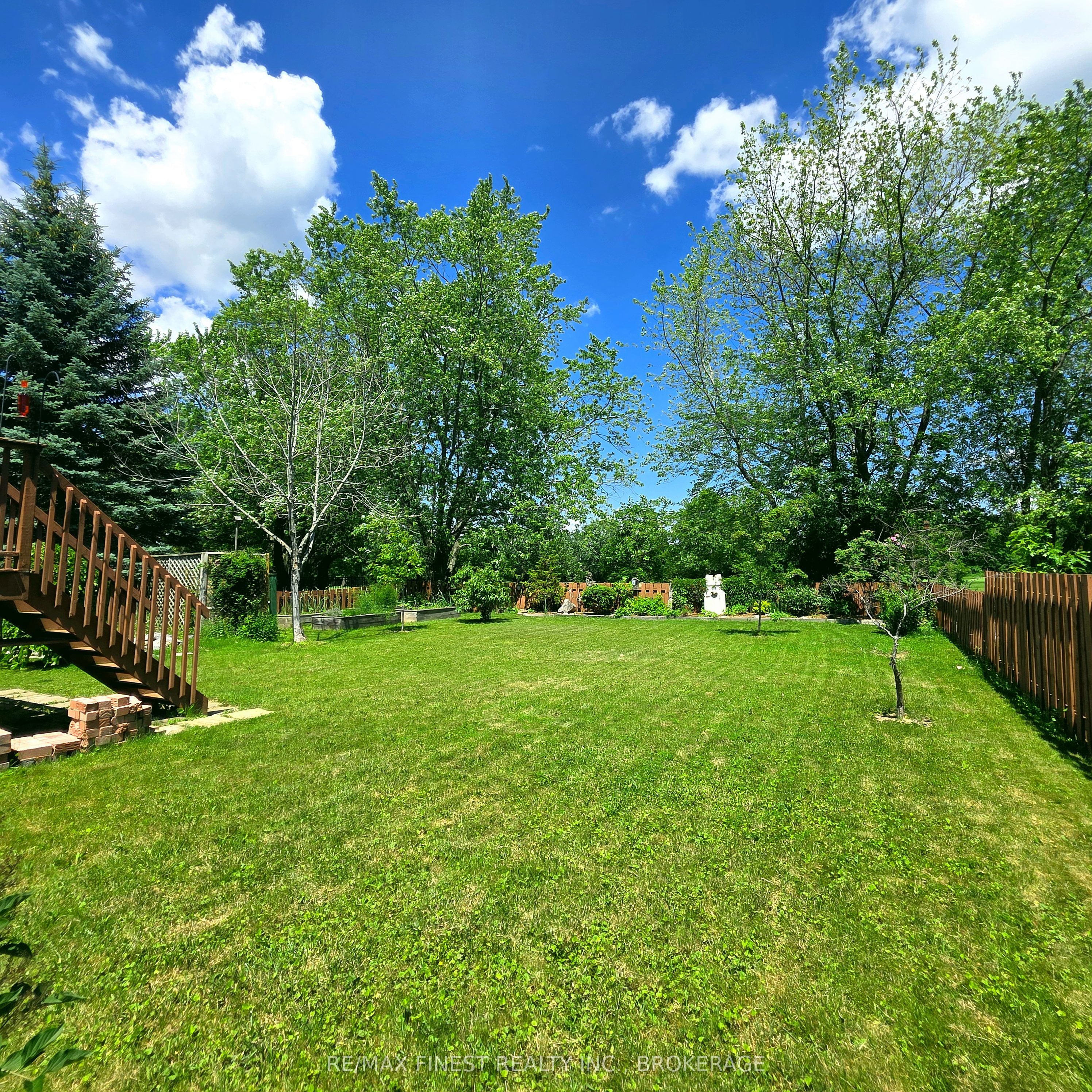 23 Old Oak Road, Kingston, ON, K7M 7C3