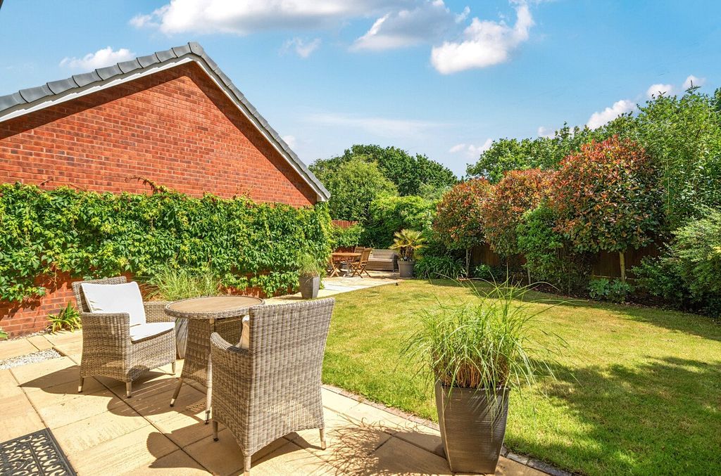 4 bed detached house for saleExeter, Devon EX2 photo 3