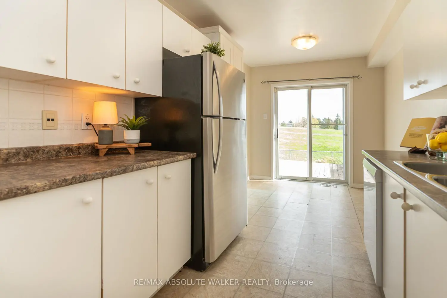 1411 Caravel Crescent photo 3