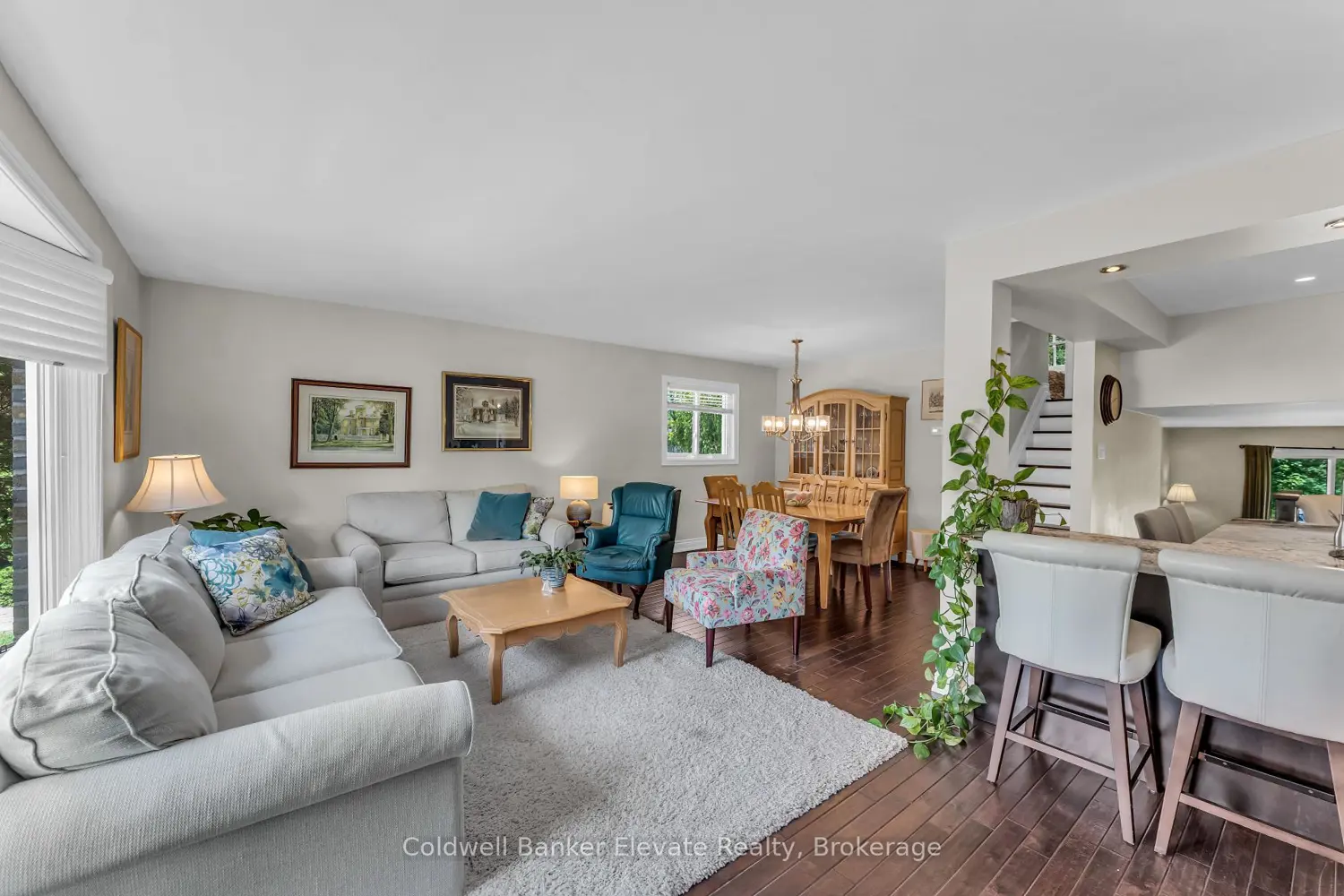 180 Rexway Drive photo 4