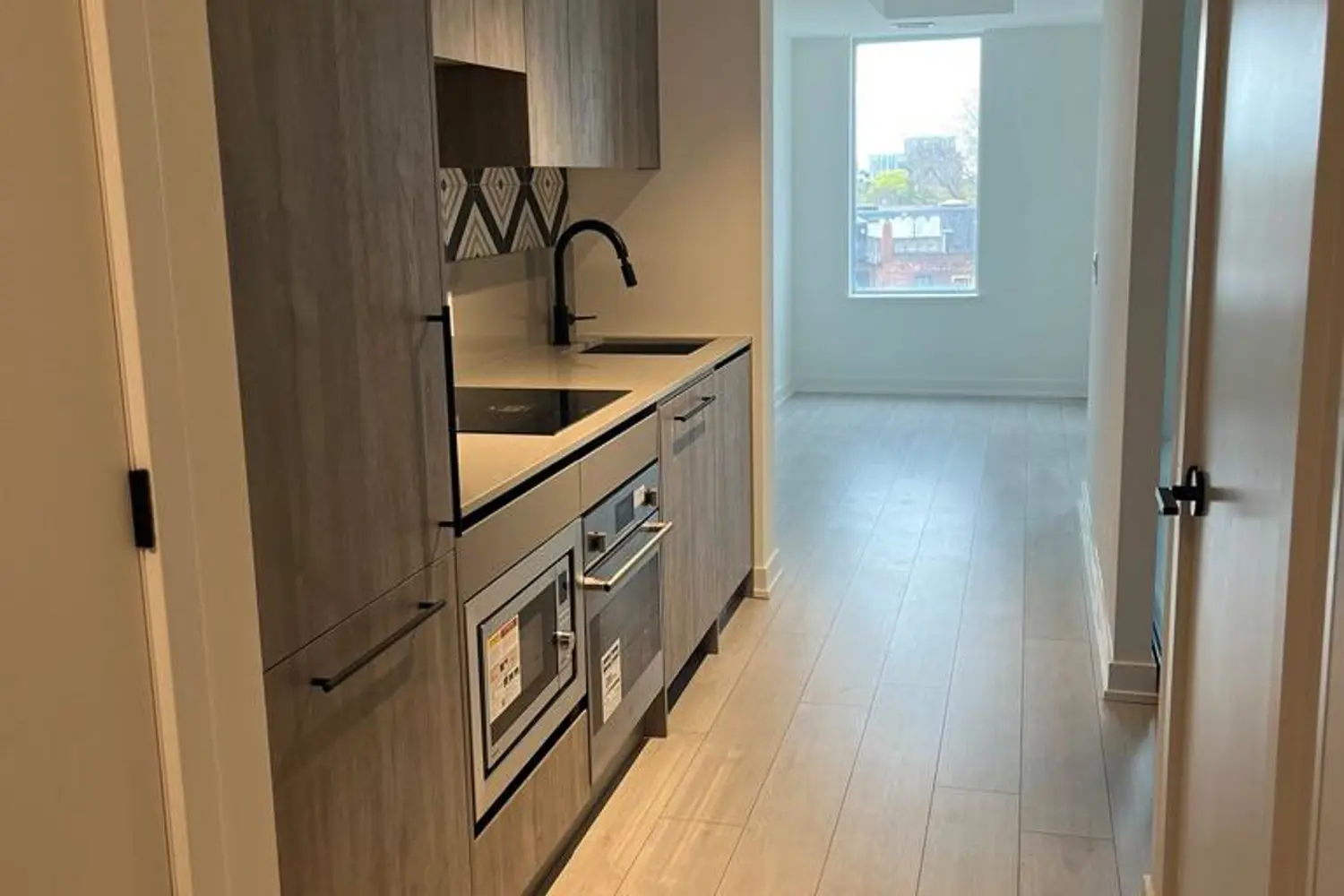 5 Lakeview Avenue 406 photo 3