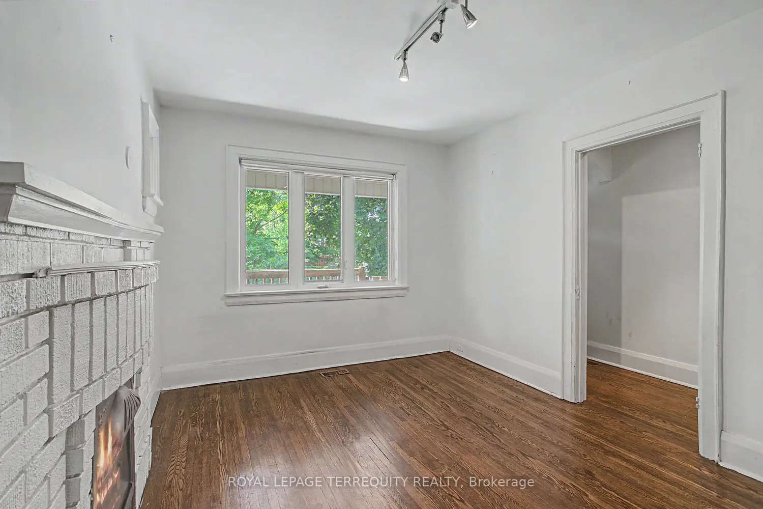 122 Ascot Avenue photo 4