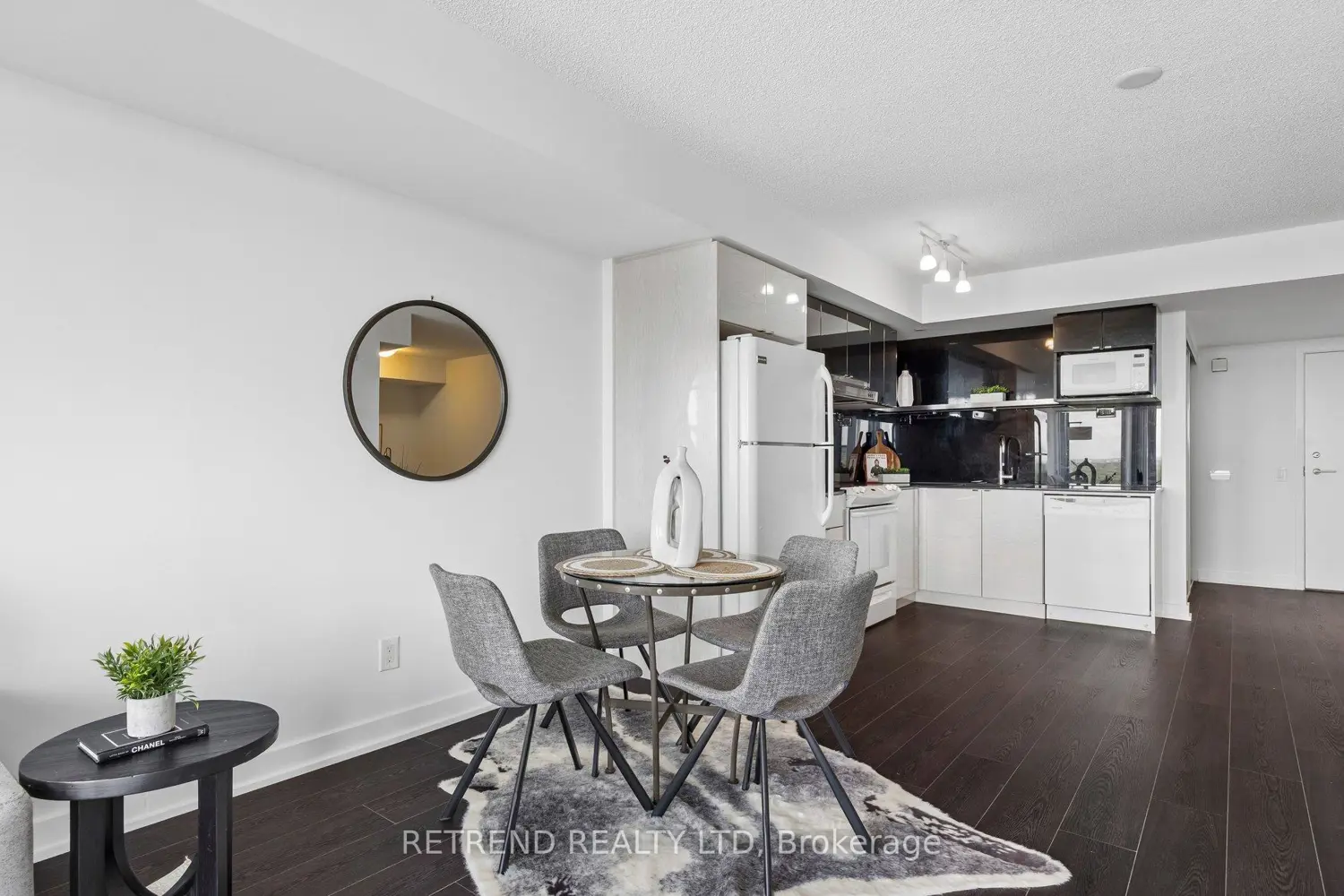 72 Esther Shiner Boulevard 2108 photo 2