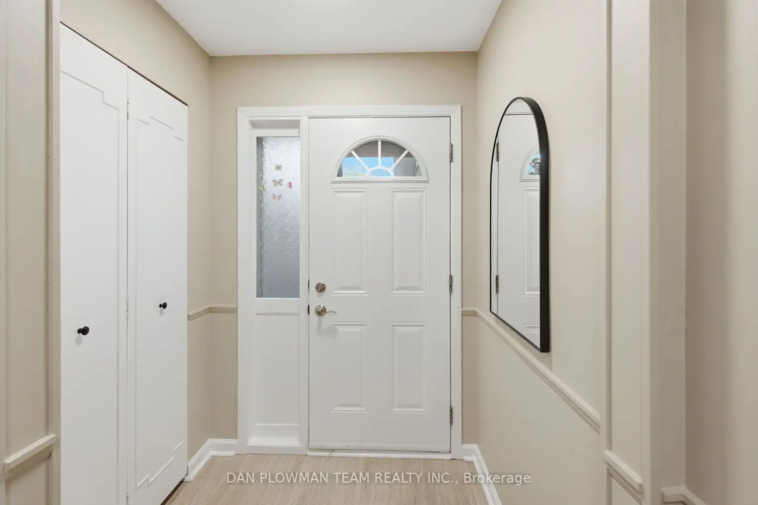 422 Lanark Drive photo 3