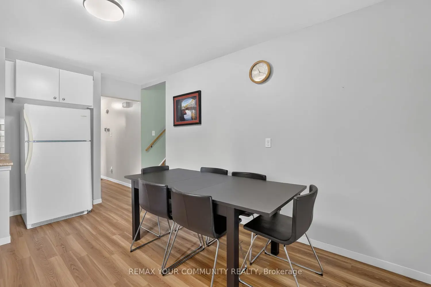 16 Zima Crescent photo 4