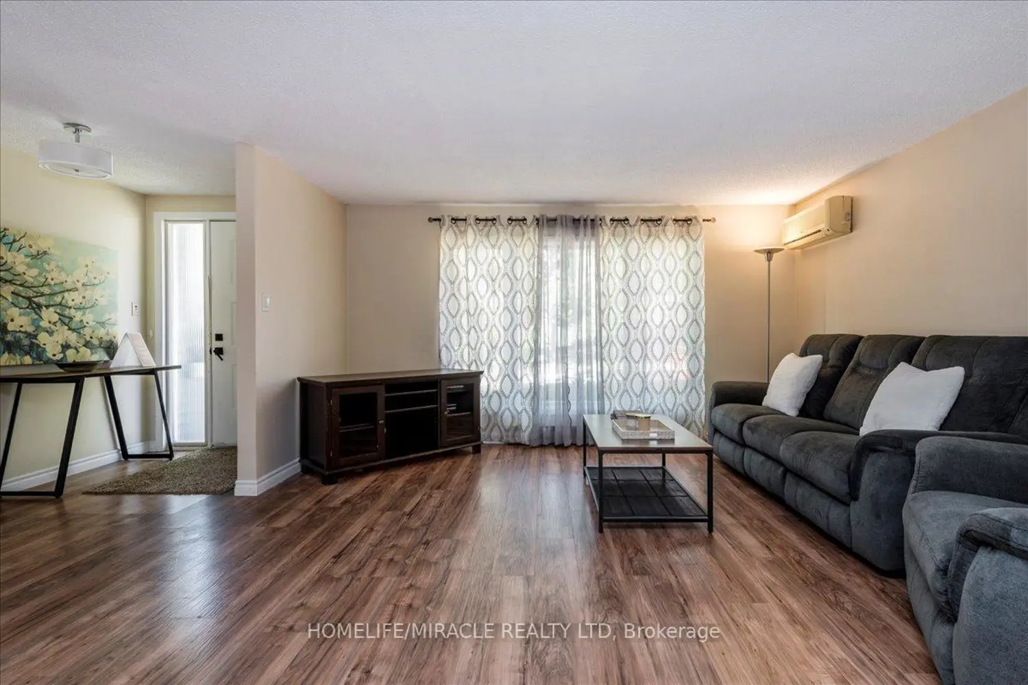 1 Tecumseth Pines Drive photo 2
