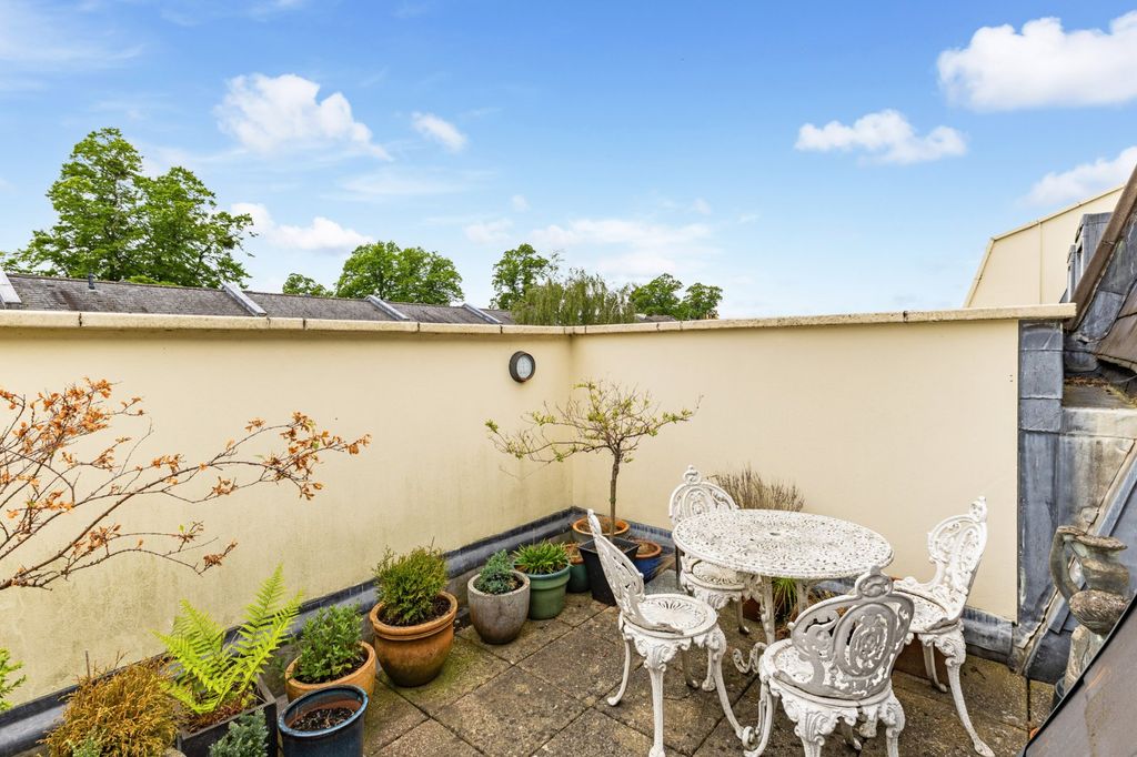 3 bed flat for saleThe Broad Walk, Imperial Square, Cheltenham, Gloucestershire GL50 photo 4