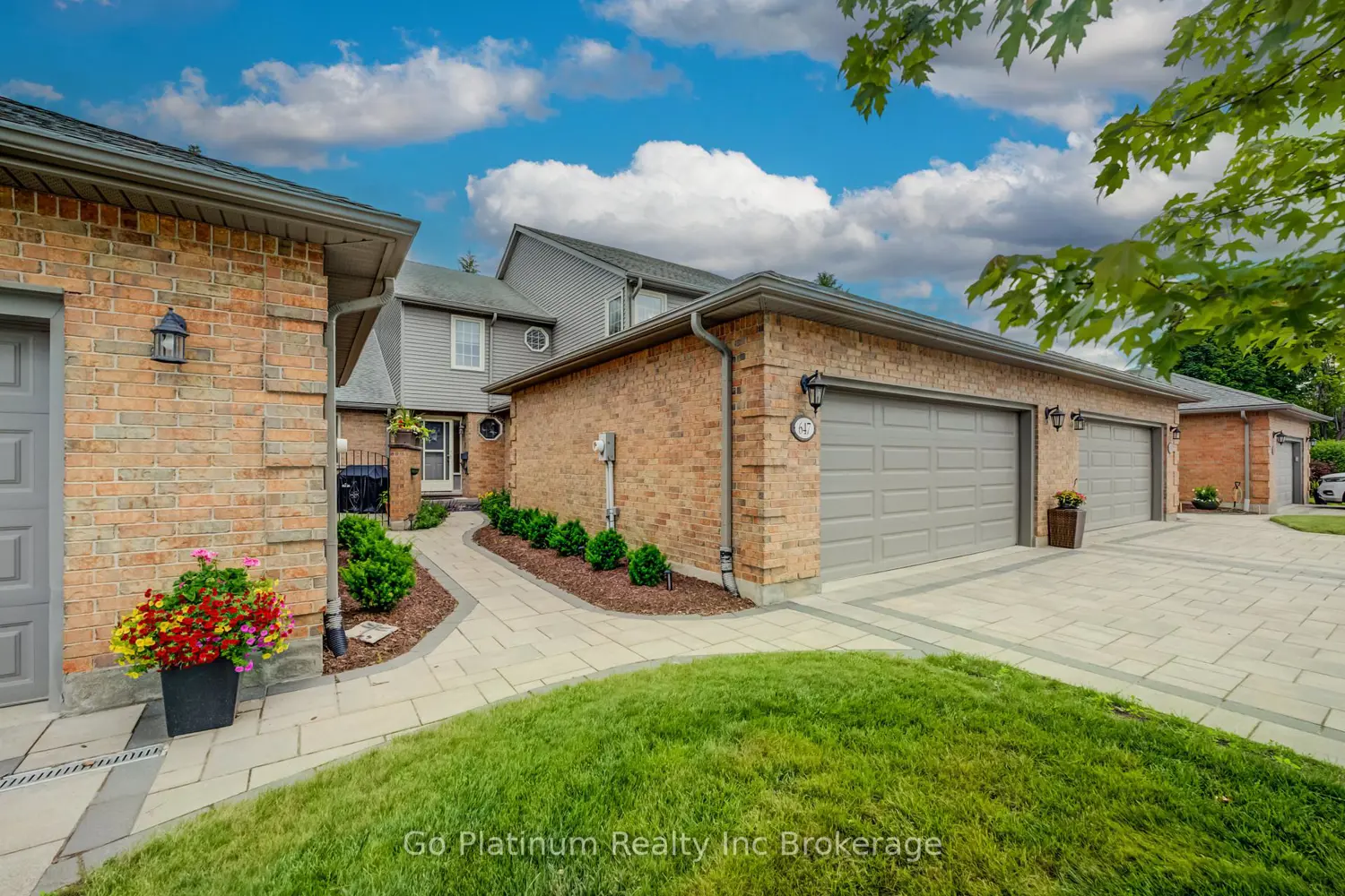 647 Lansdowne Avenue 17