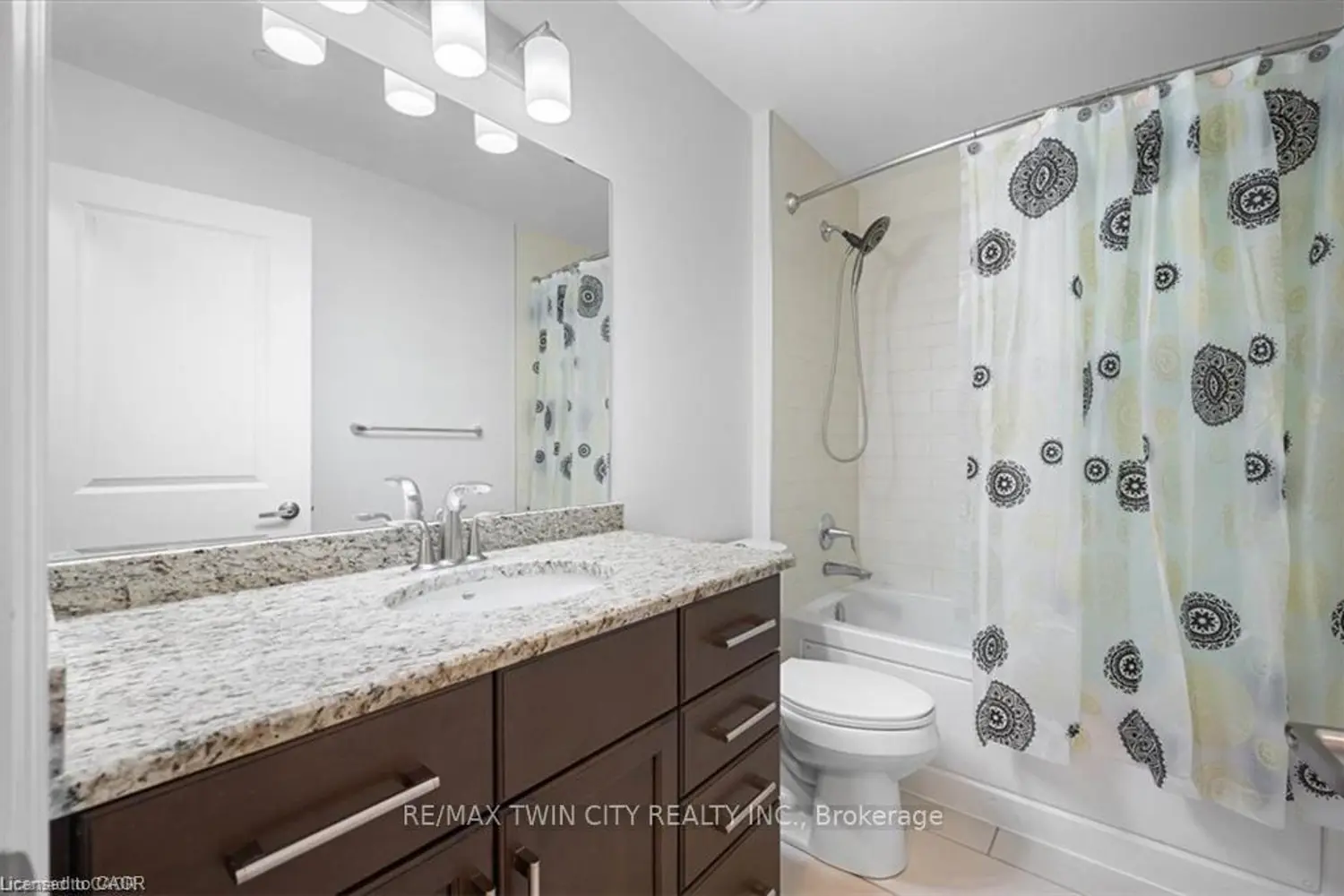 160 Macdonell Street #607 photo 5