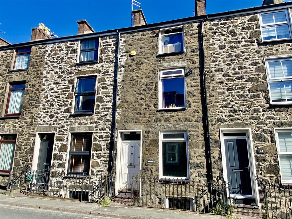 4 bed town house for saleNew Street, Pwllheli LL53