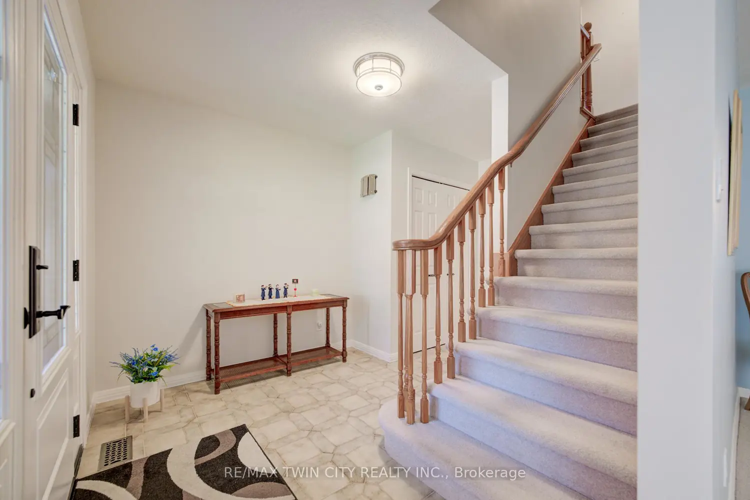 54 Stonegate Drive photo 2