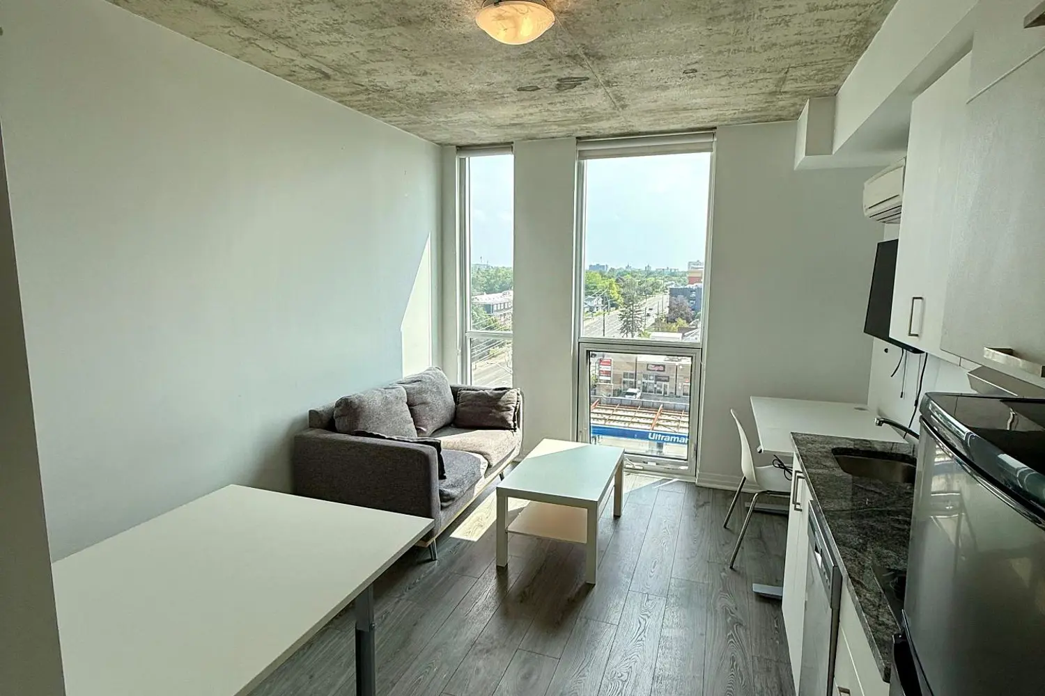 1900 Simcoe Street 736 photo 3