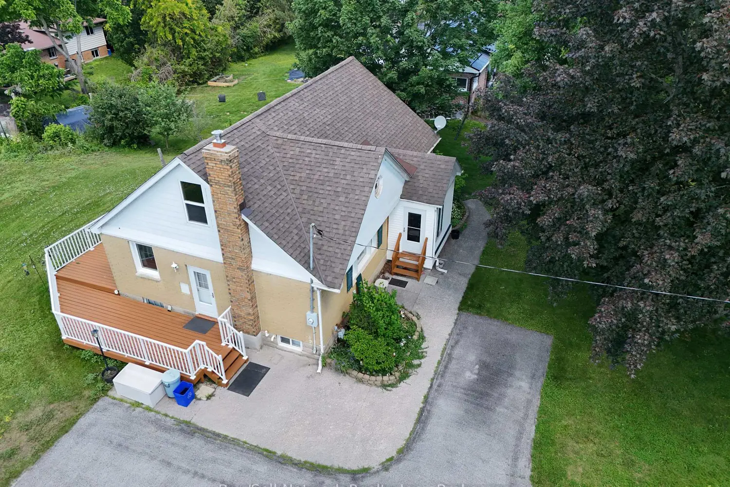 962 Ward Street photo 4