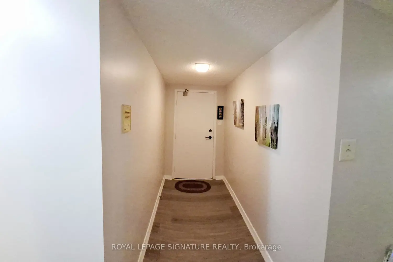 60 Inverlochy Boulevard 1210 photo 3