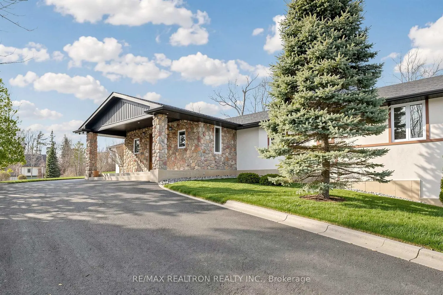 709 Roland Road photo 2