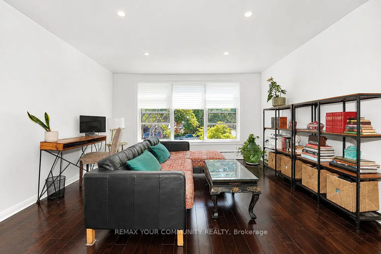 2 Rowley Avenue photo 2