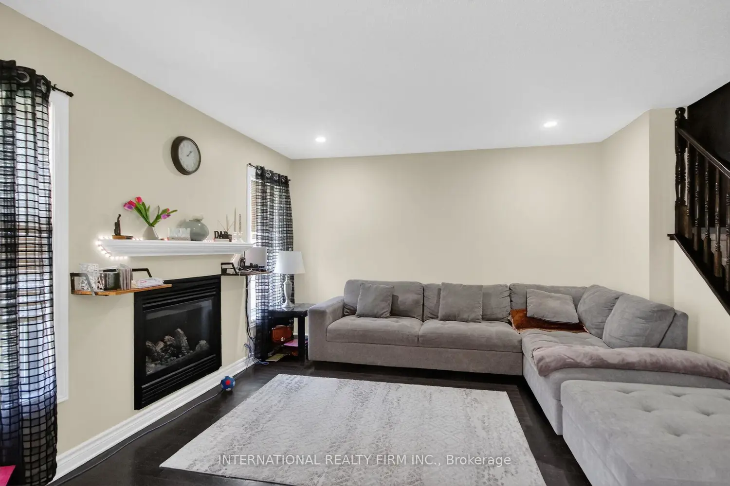 121 Dunforest Terrace photo 3