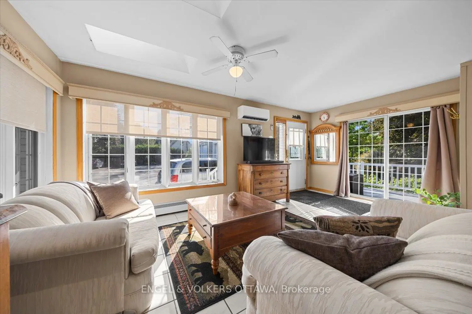 528 St Lawrence Street photo 5