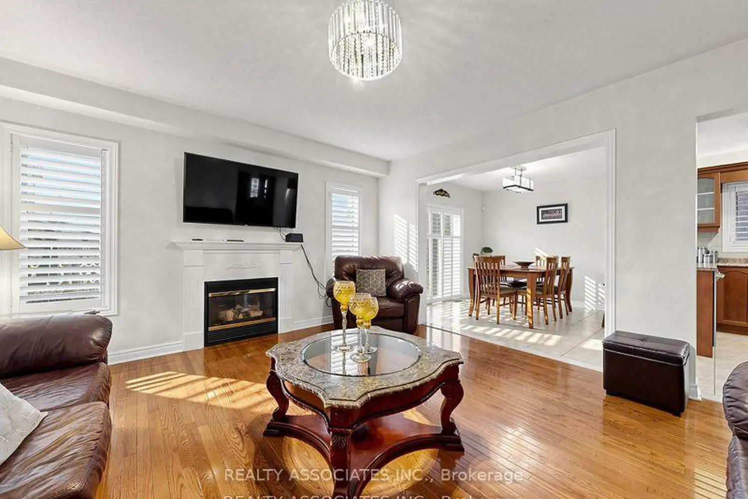 44 Shining Willow Crescent photo 5