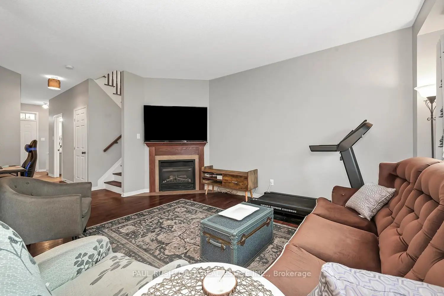 310 Jasper Crescent photo 5