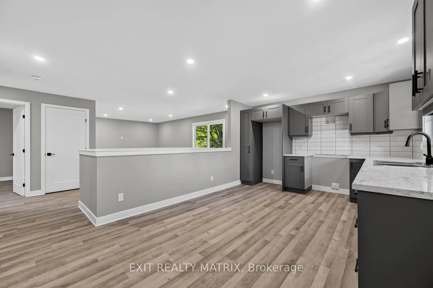 3297 Wayne Street photo 4