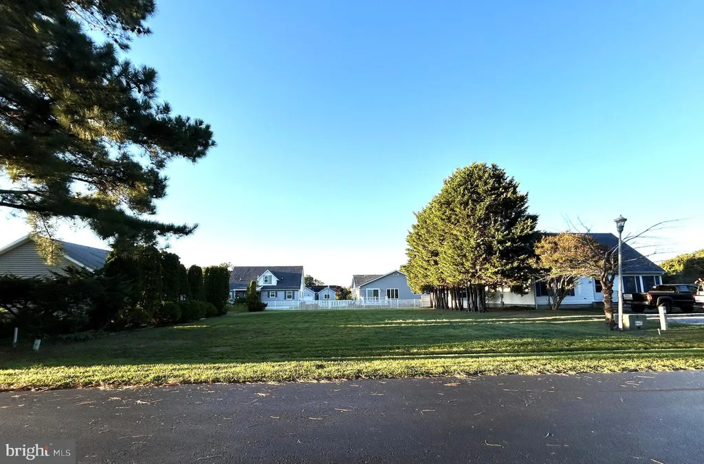 1 Hemlock Dr, Ocean View, DE 19930 photo 3