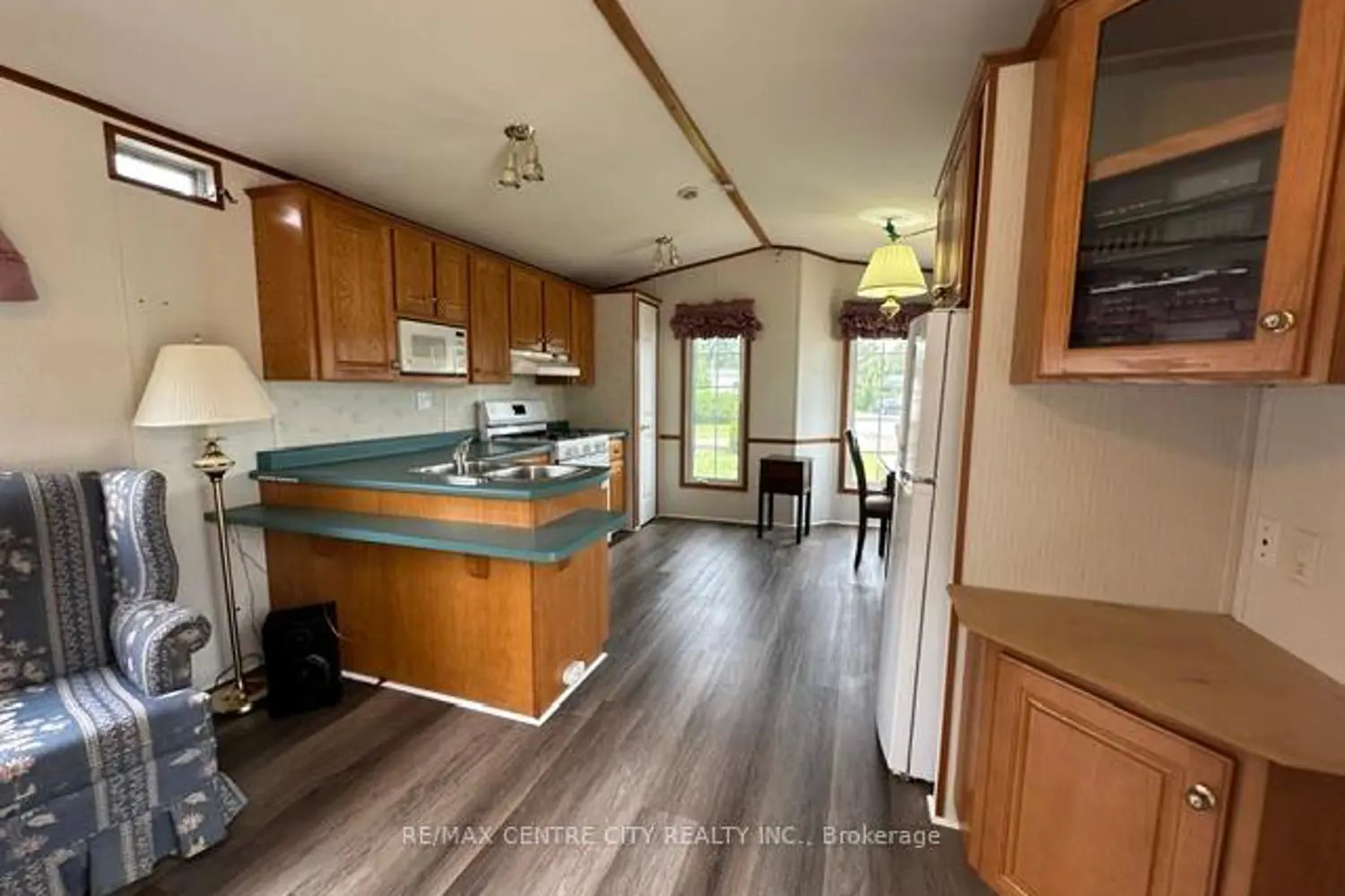 2189 Dundas Street 67 photo 5
