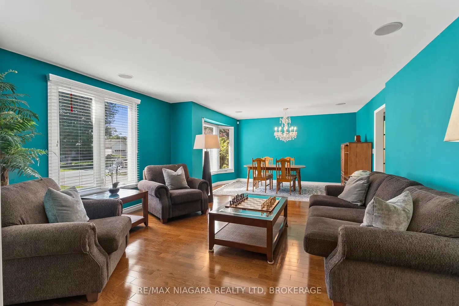 360 Dorchester Street photo 3