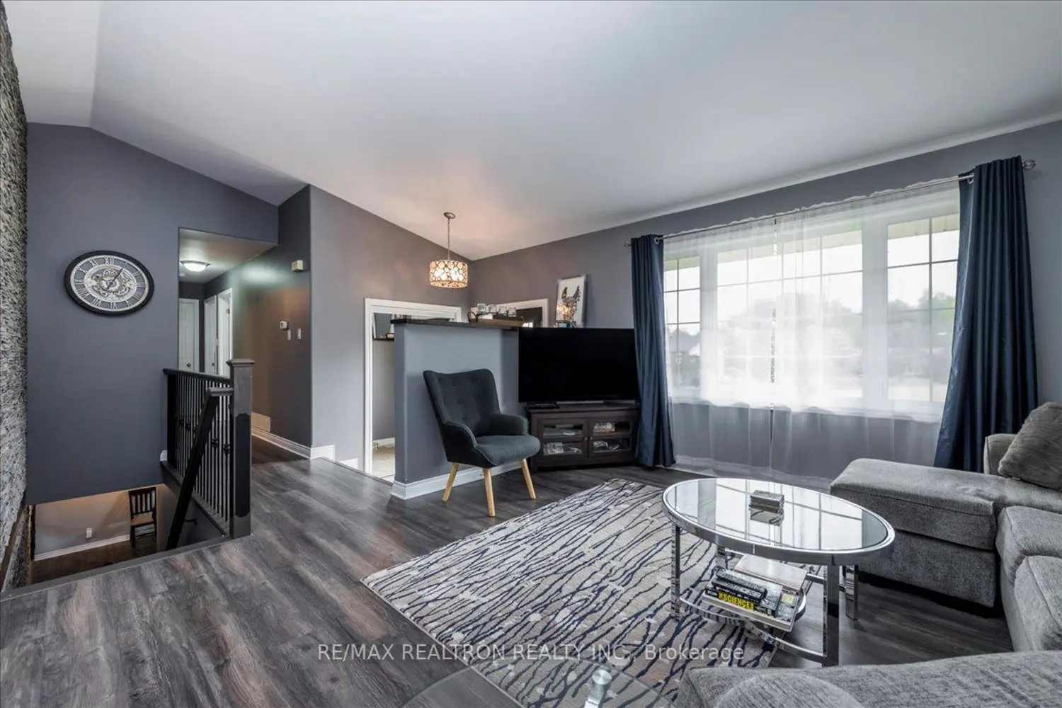4 Templeton Drive photo 2