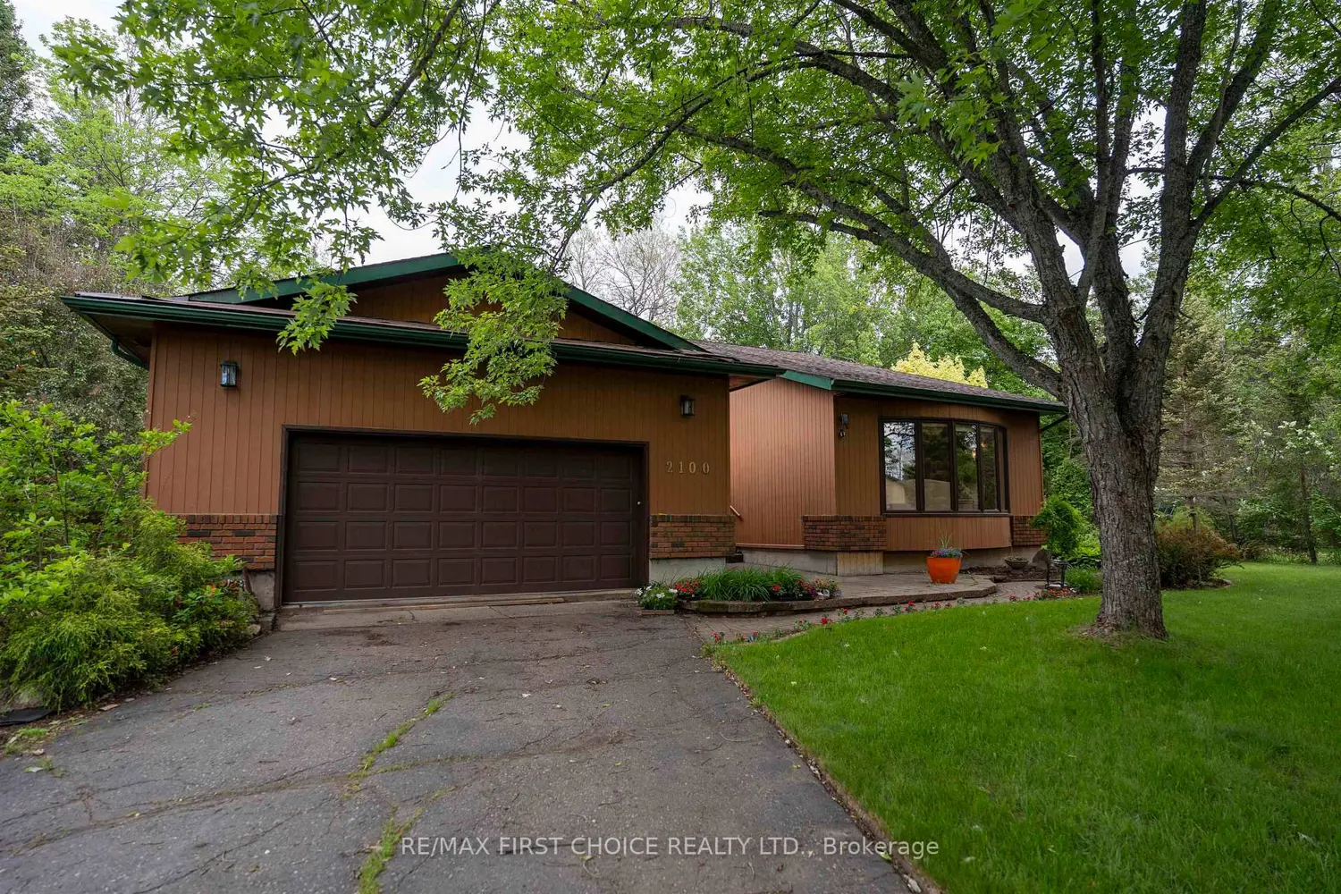 2100 Whitegates Drive photo 2