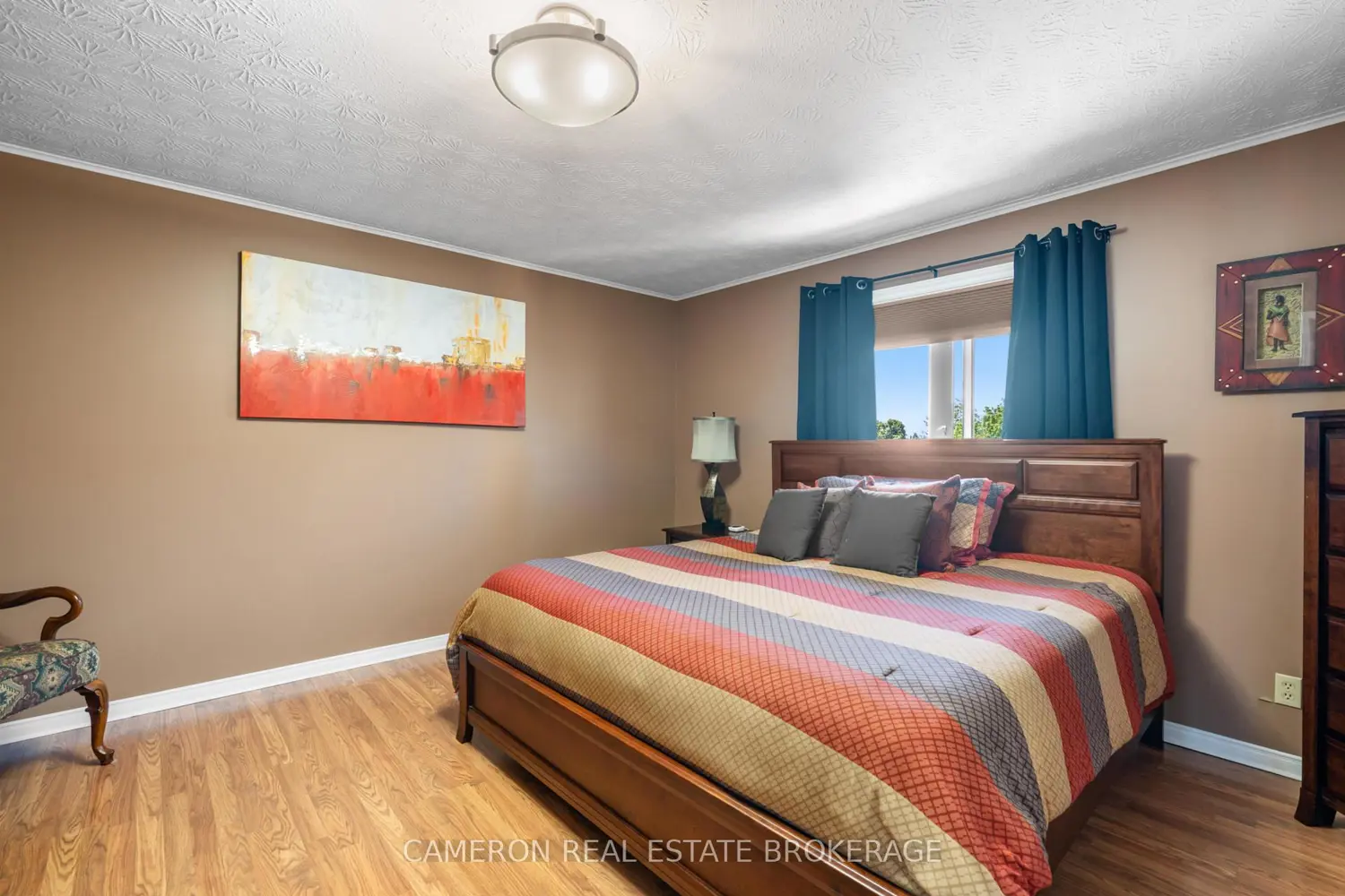 1368 Patricia Place photo 4