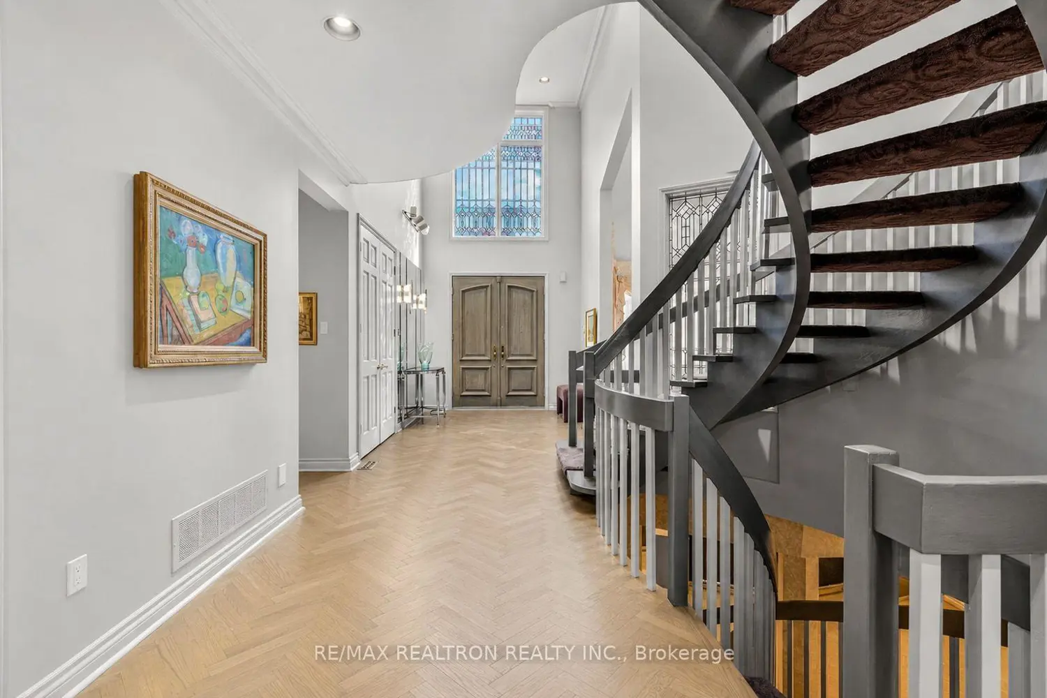 15 Sunforest Court photo 4