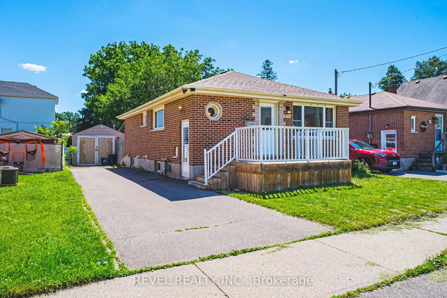 146 Superior Street photo 2