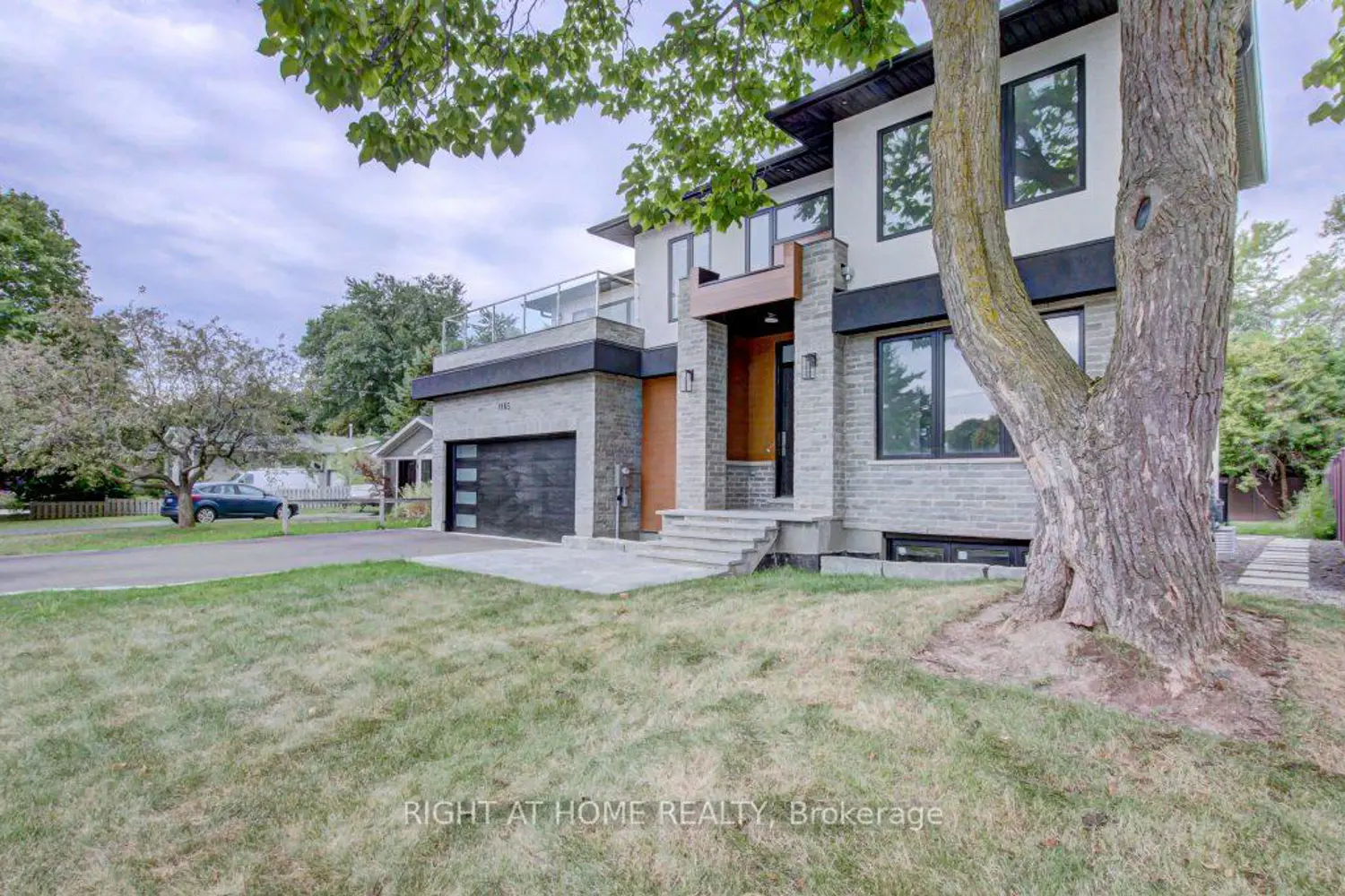 1165 Pinegrove Road photo 2
