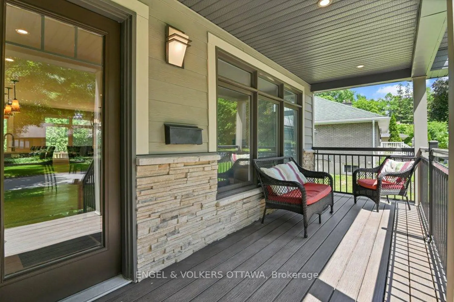 580 Thessaly Circle photo 2