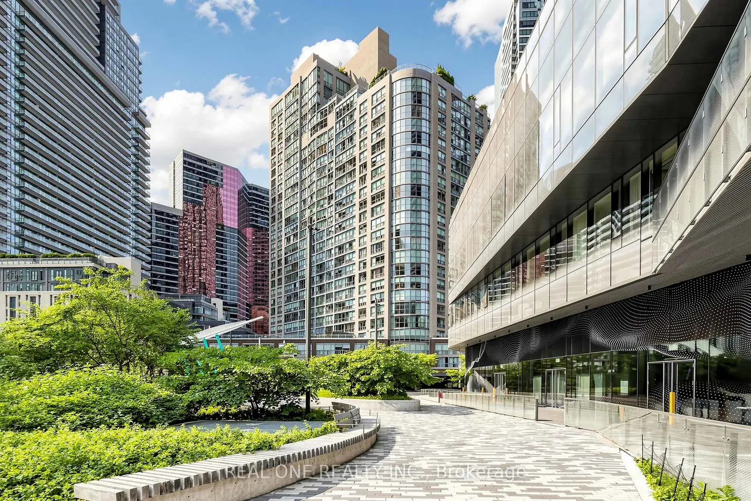 24 Wellesley Street 306