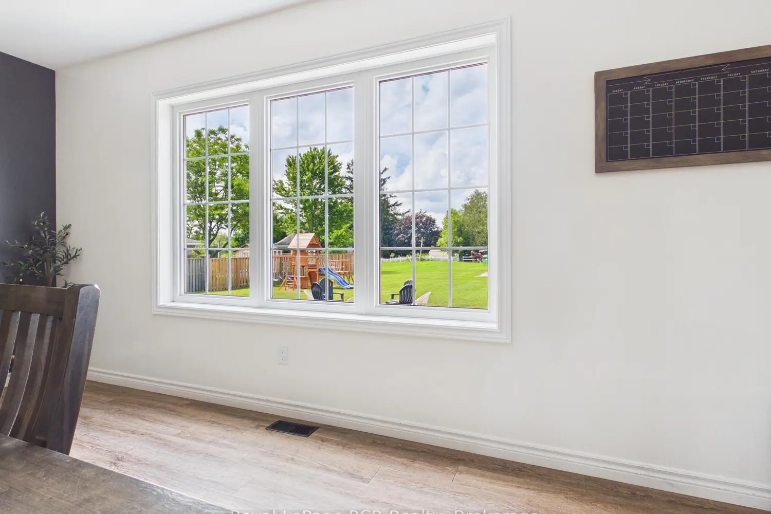 482 Wolsley Street photo 5
