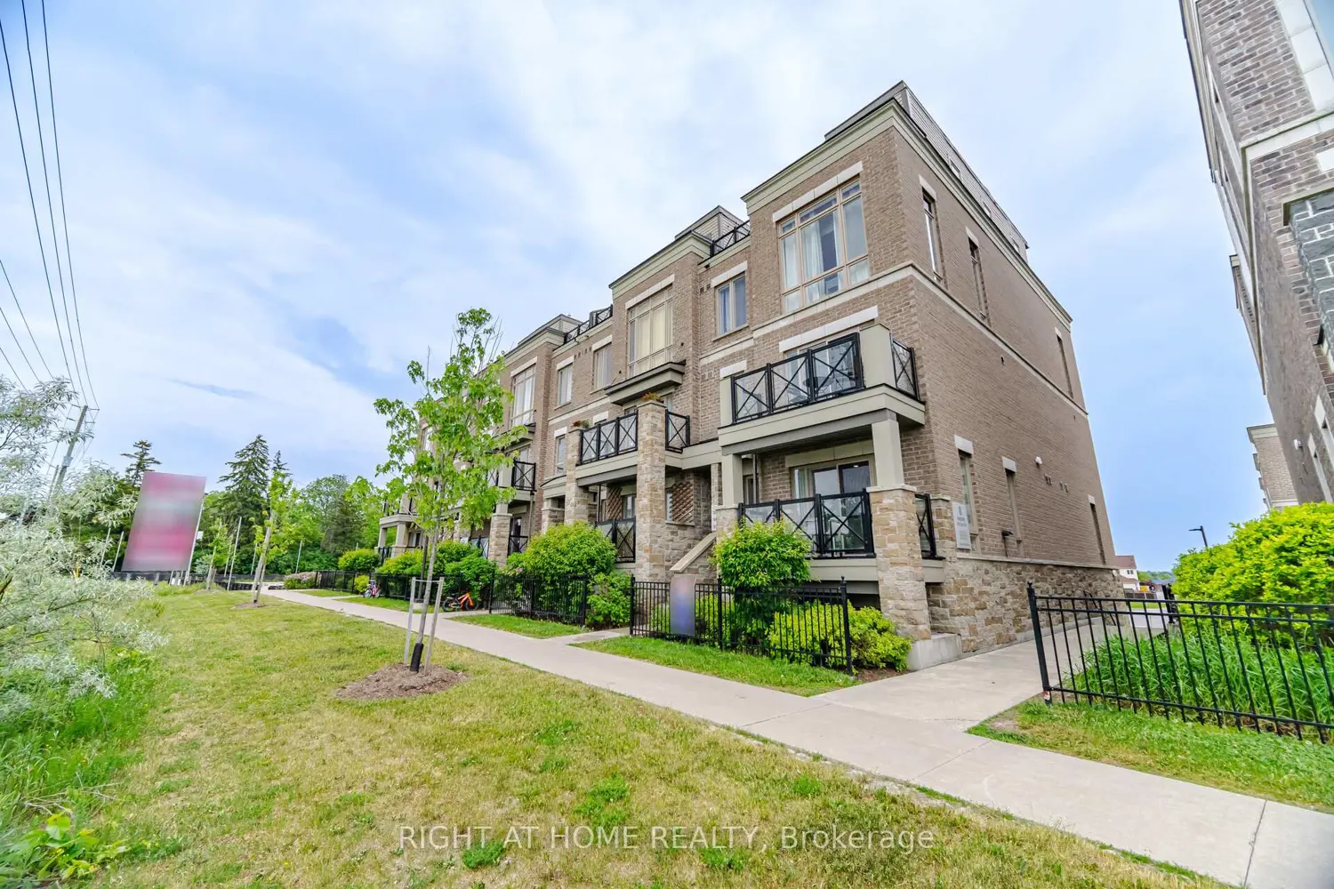 60 Dunsheath Way #702 photo 2
