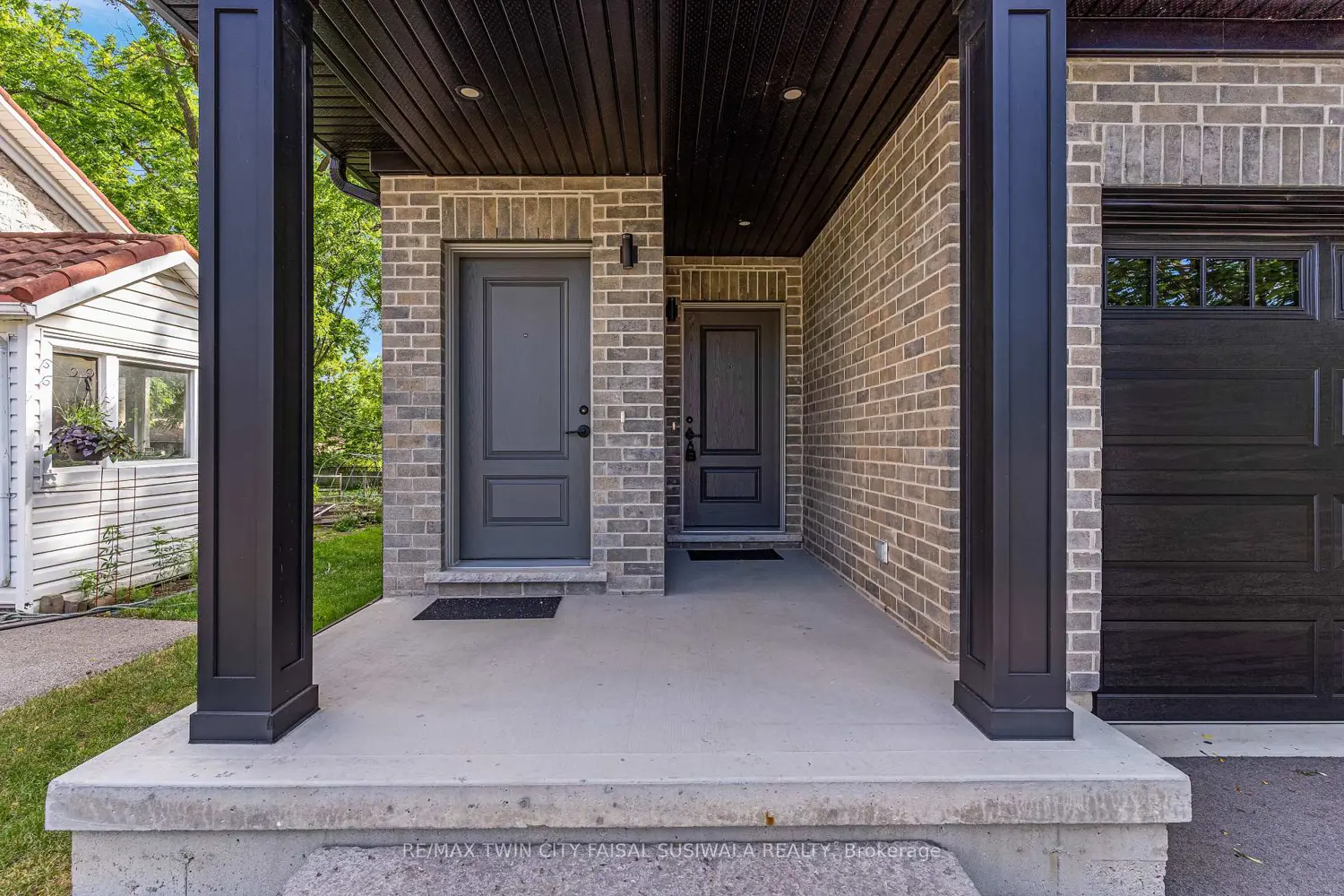 1188 Queenston Road photo 2