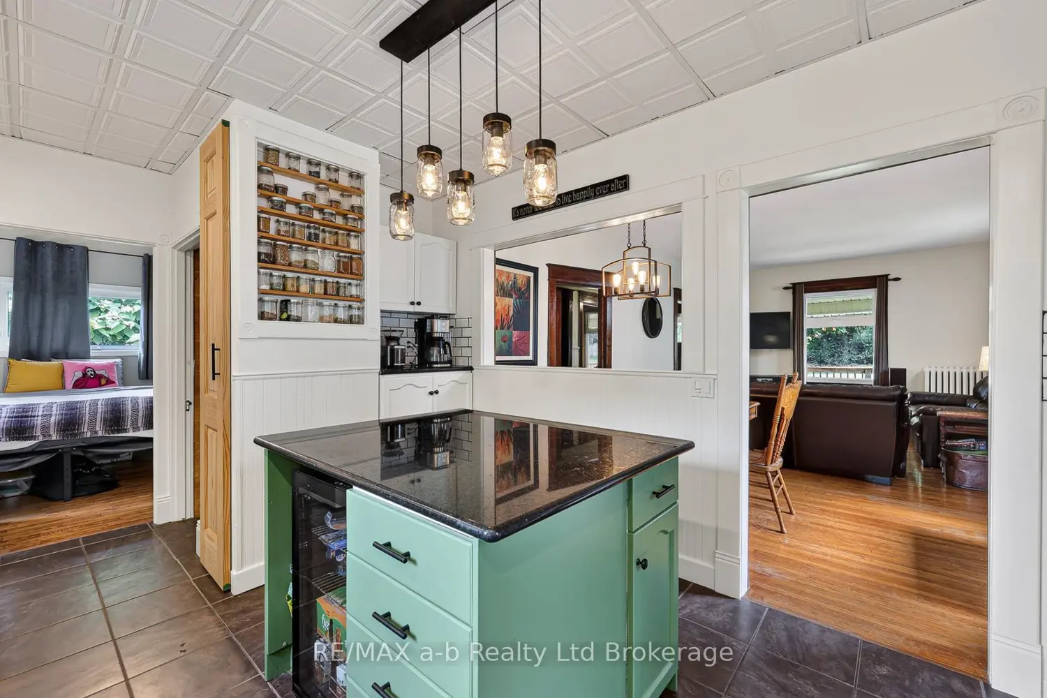 301 Thames Street photo 4
