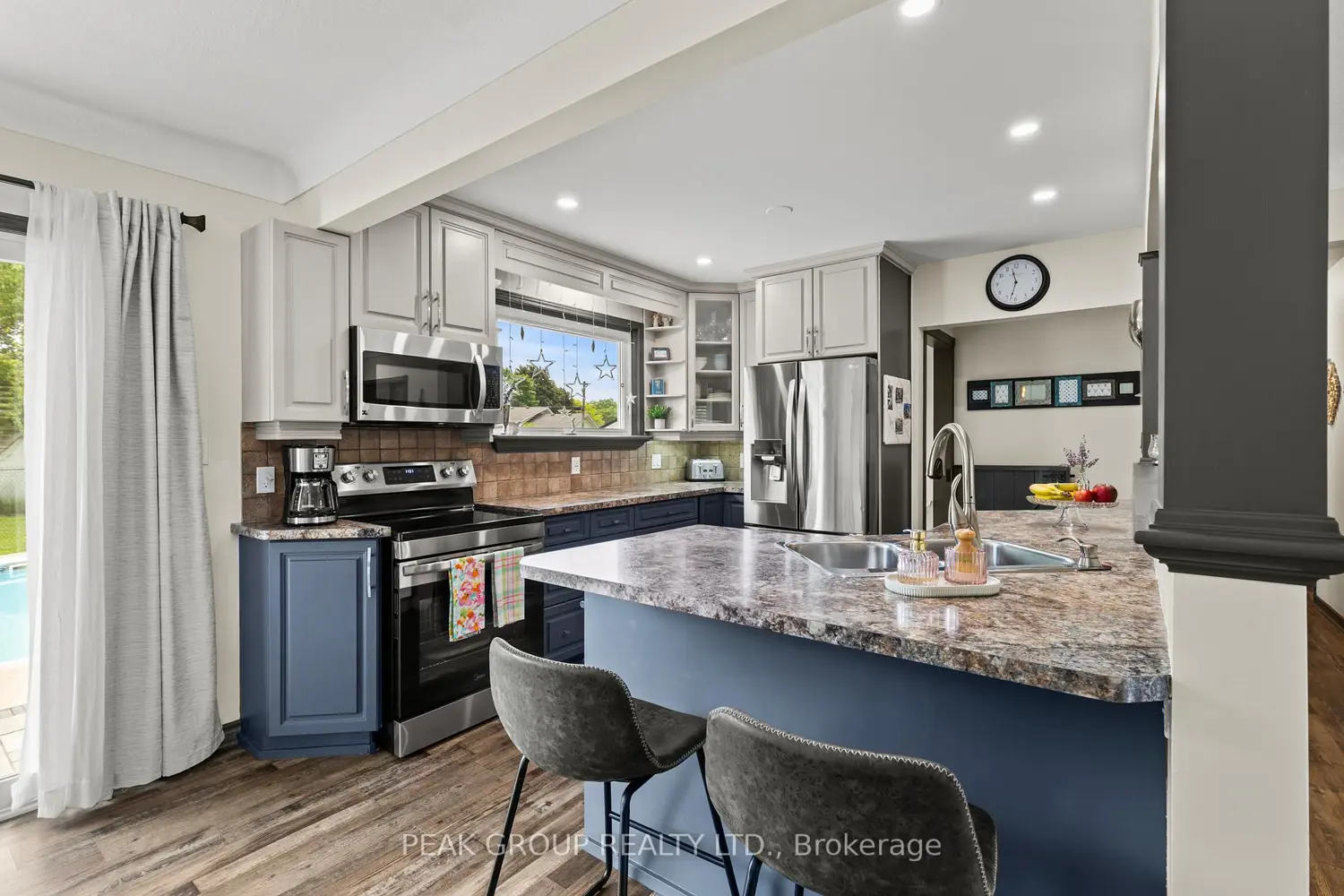 8 Roxanne Drive photo 5