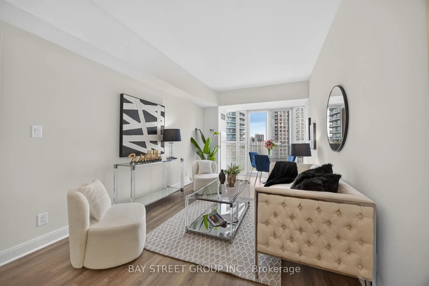 50 Absolute Avenue 1302 photo 2