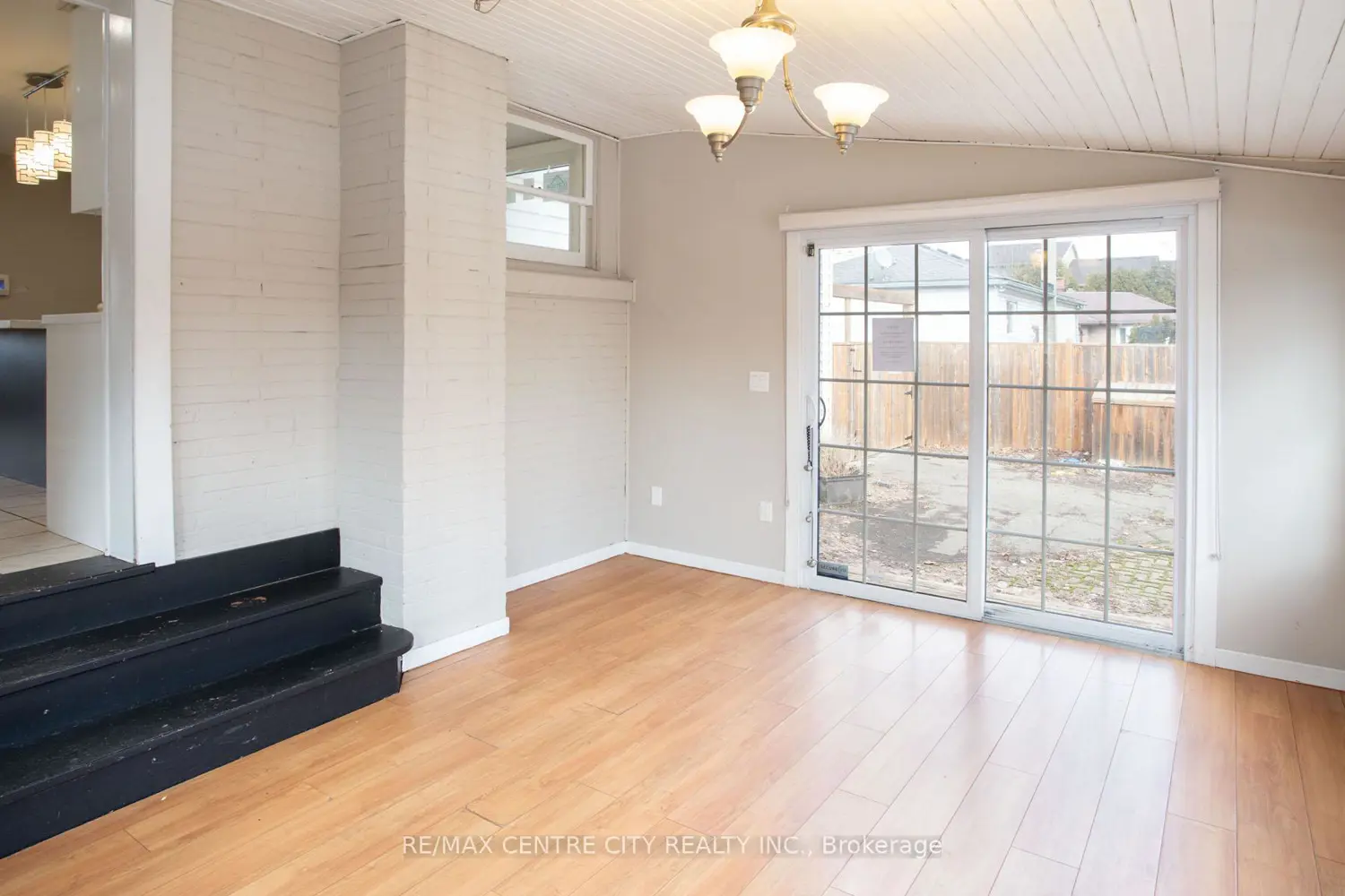 1231 Sunningdale Road photo 5