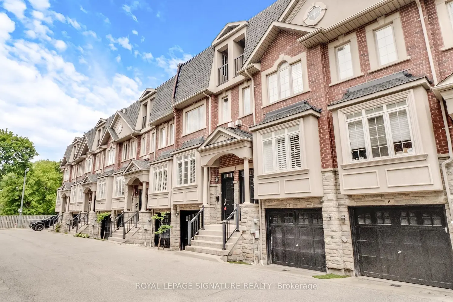 9 Streight Lane photo 2